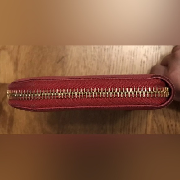 PRADA RED LEATHER ZIPPY LONG WALLET GOOD PREOWNED CONDITION - Picture 4 of 16